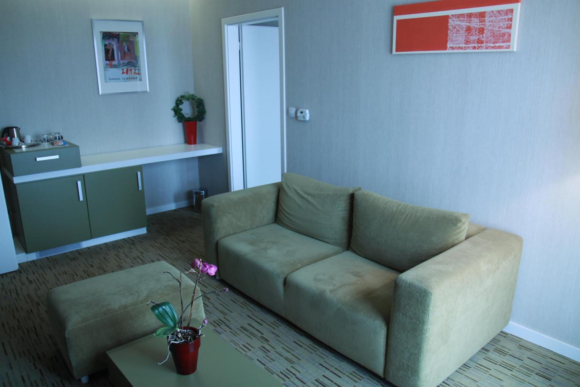 Hotel Empire Трнава Стая снимка