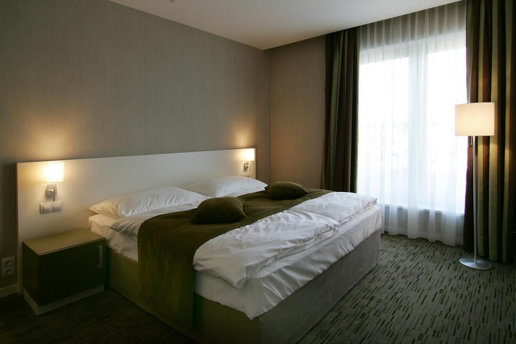 Hotel Empire Трнава Екстериор снимка