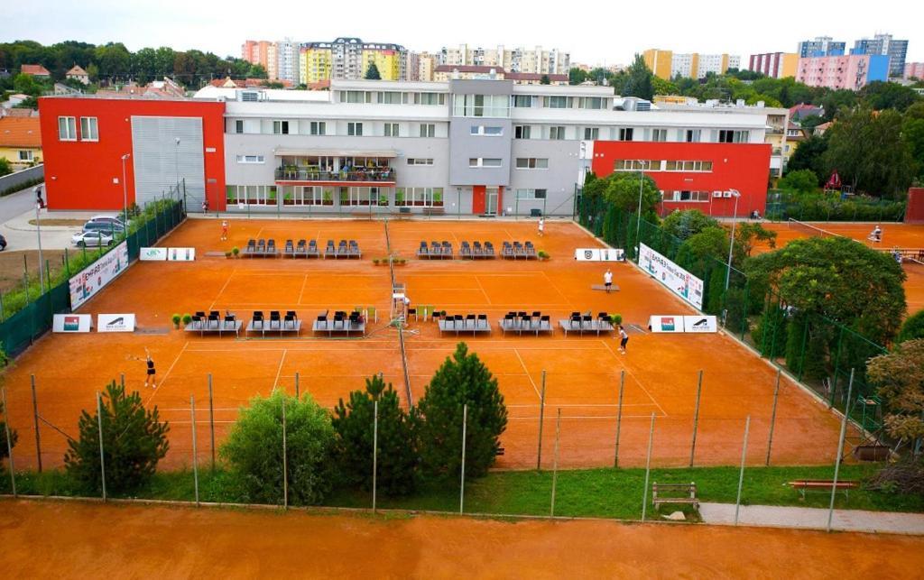 Hotel Empire Трнава Екстериор снимка