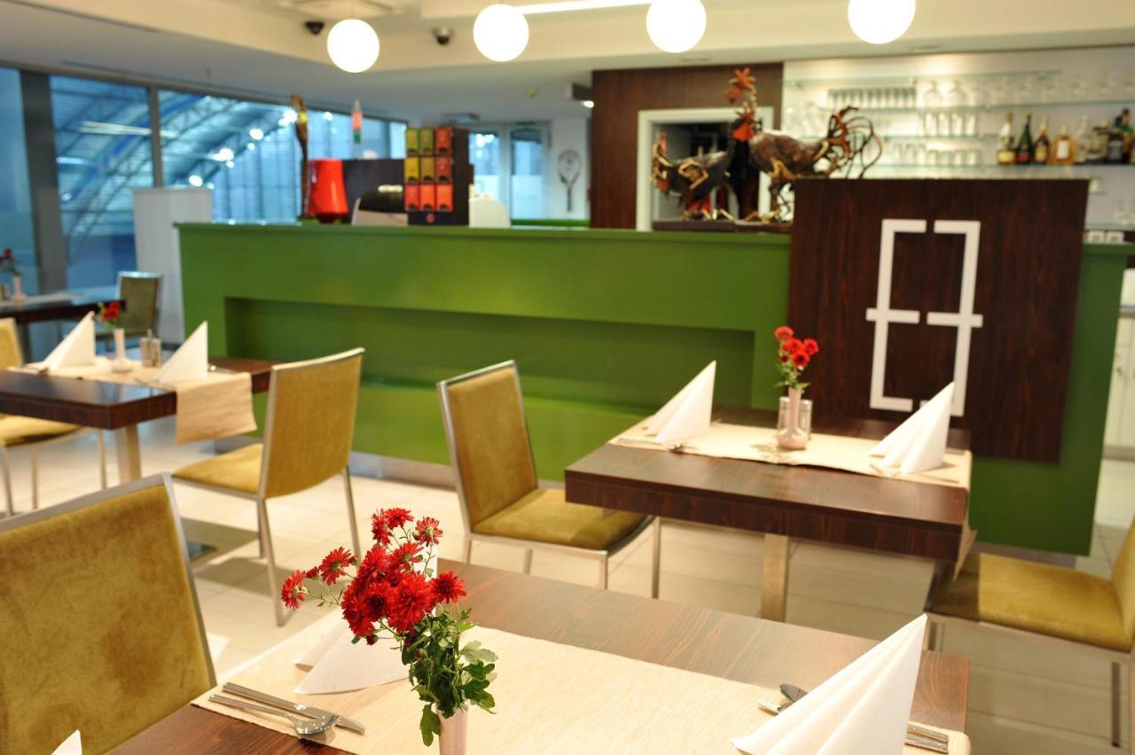 Hotel Empire Трнава Екстериор снимка