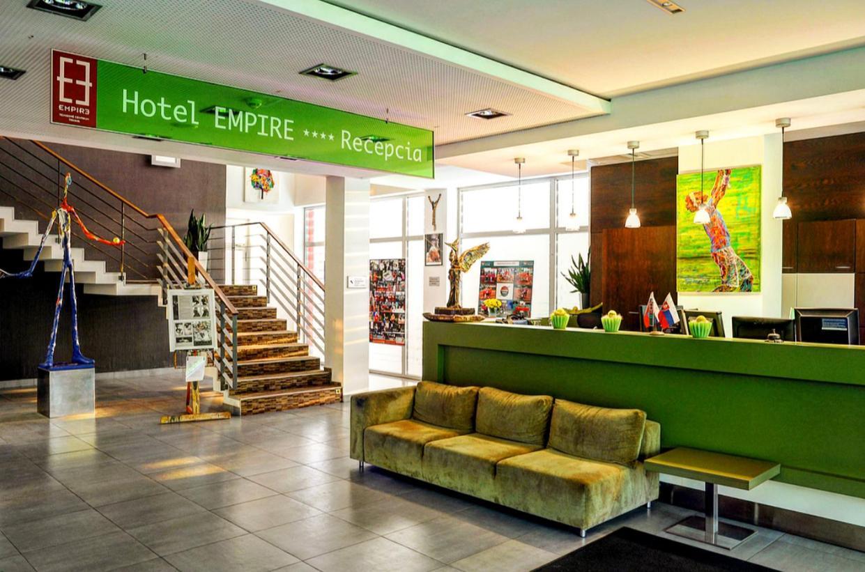 Hotel Empire Трнава Екстериор снимка
