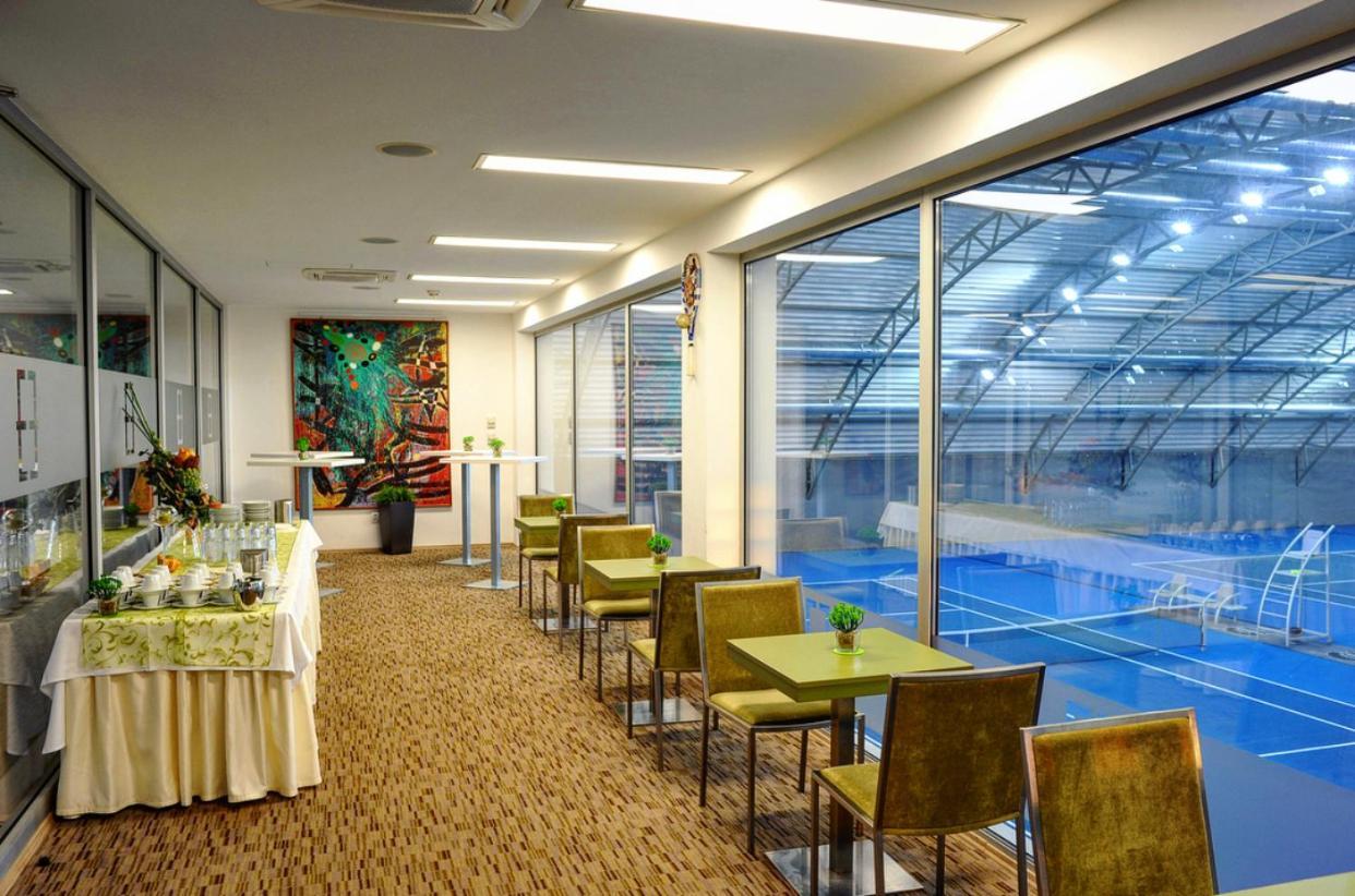 Hotel Empire Трнава Екстериор снимка