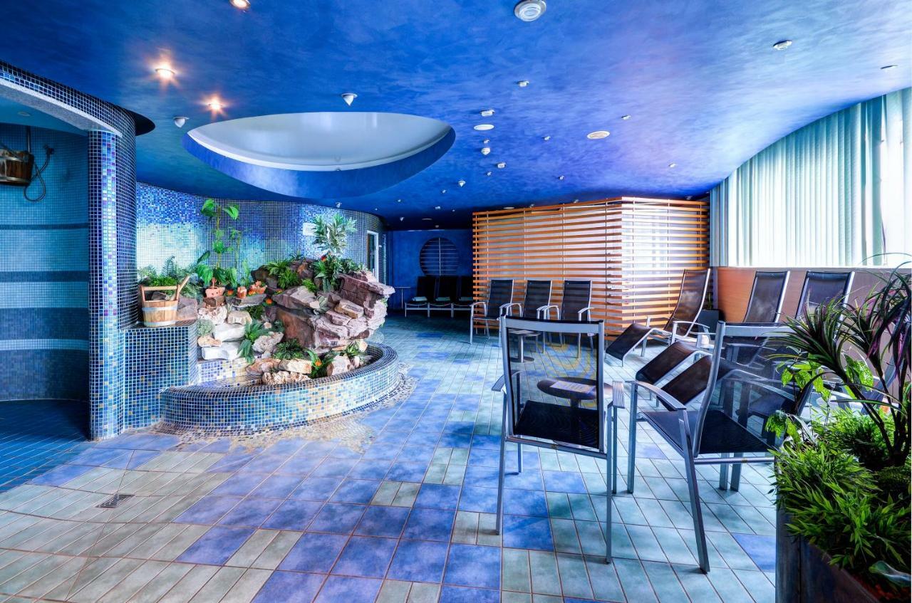 Hotel Empire Трнава Екстериор снимка